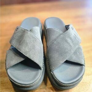 UGG Goldenstar cross Slide Sandals